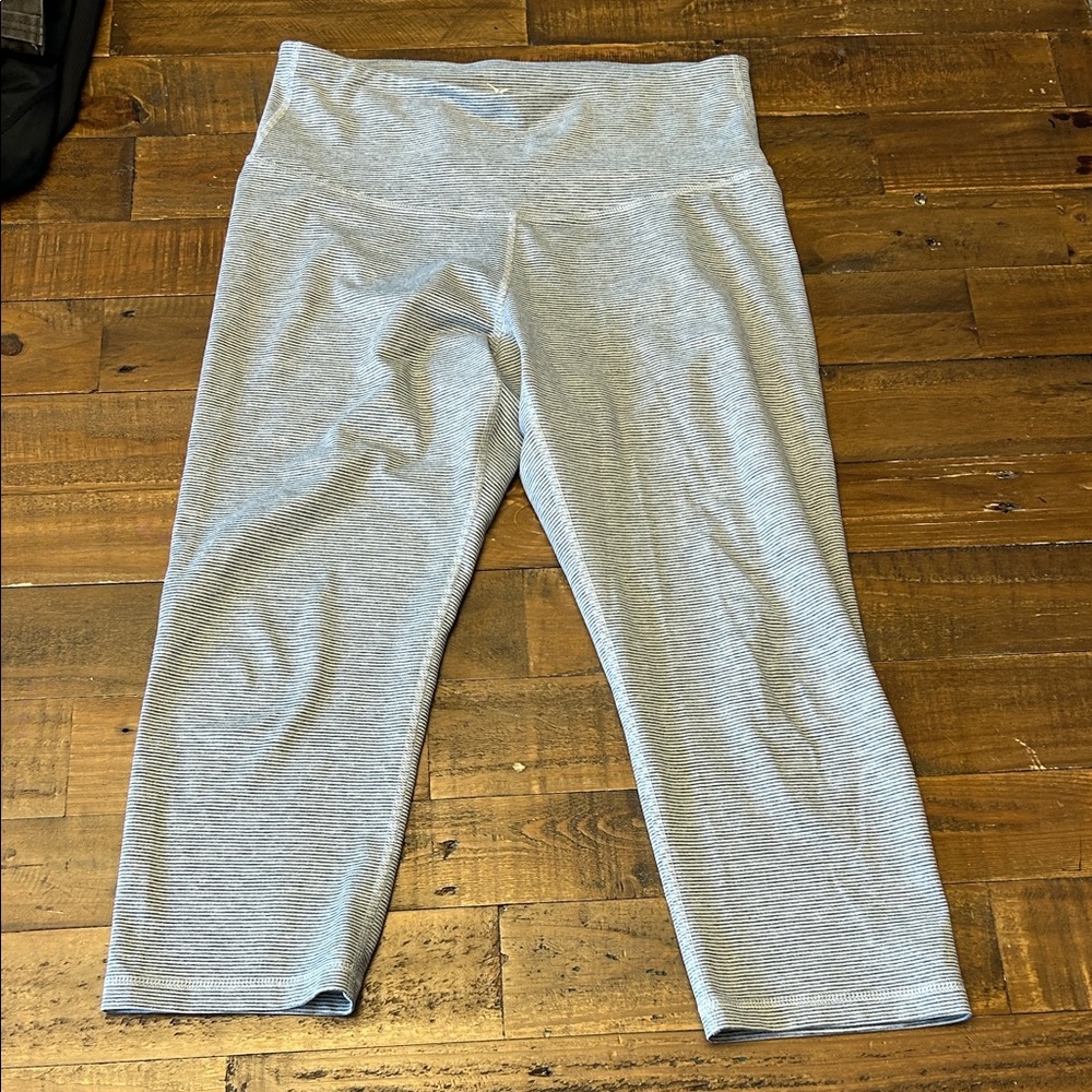 Women’s Old Navy Blue Gray striped Capri Leggings